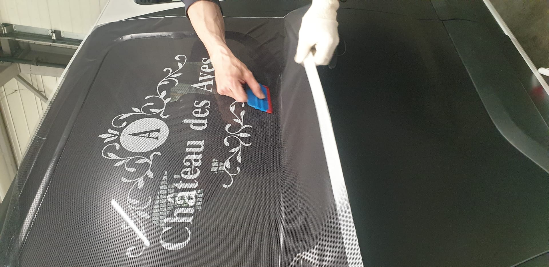 Application logo covering véhicule Isère