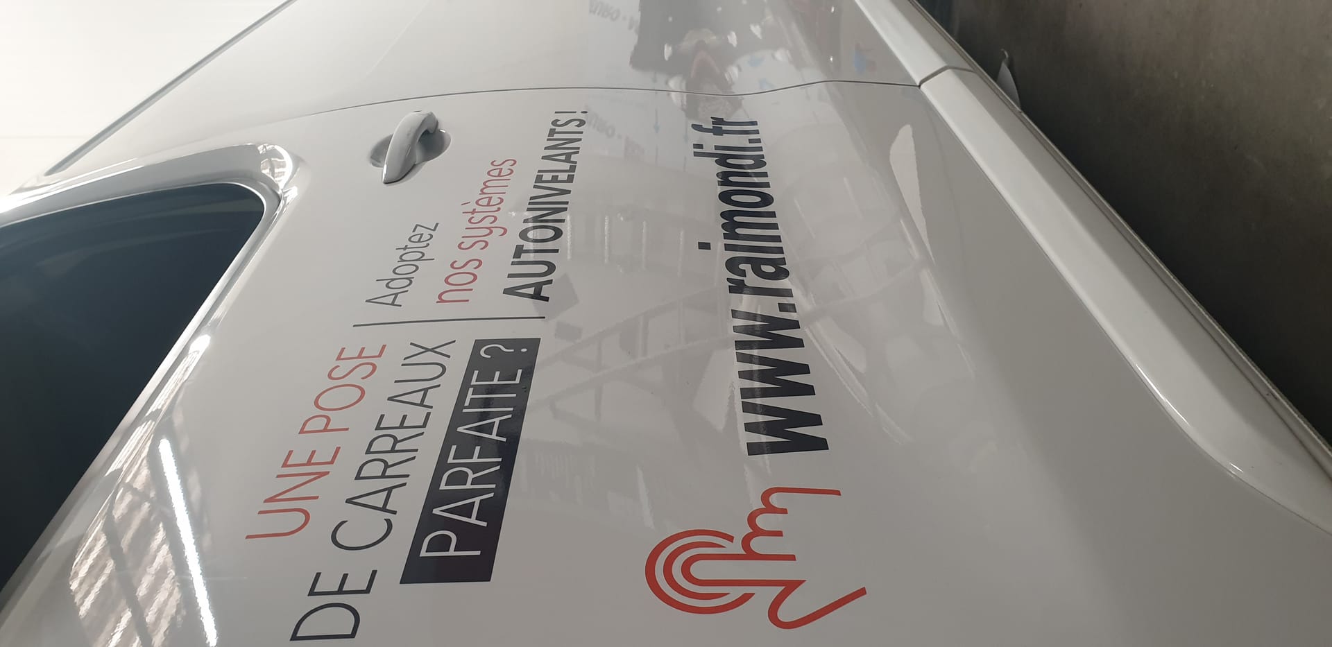 Marquage capot avant camion Raimondi